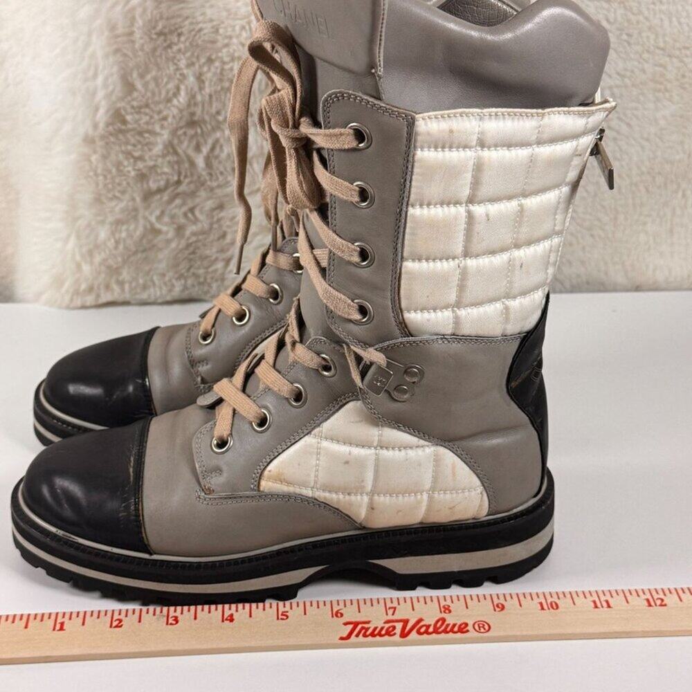 VINTAGE Chanel White & Gray Quilted Ski Boots Size 38. - Picture 12 of 16
